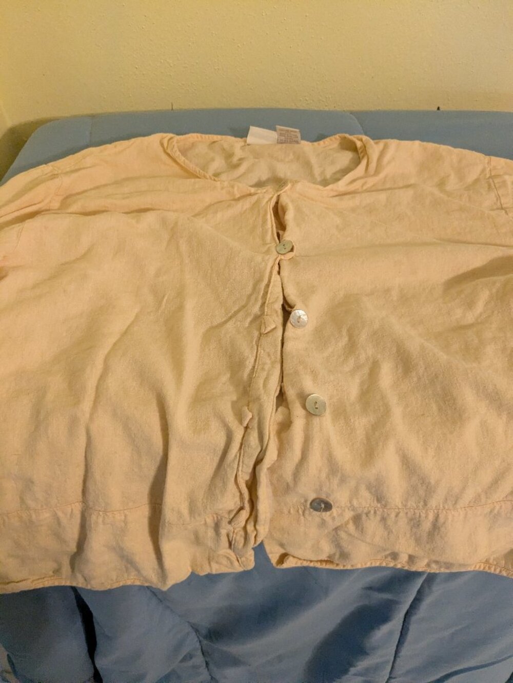 Pale butter yellow top.